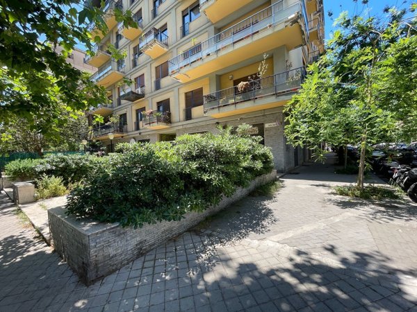 negozio in affitto a Palermo in zona Libertà