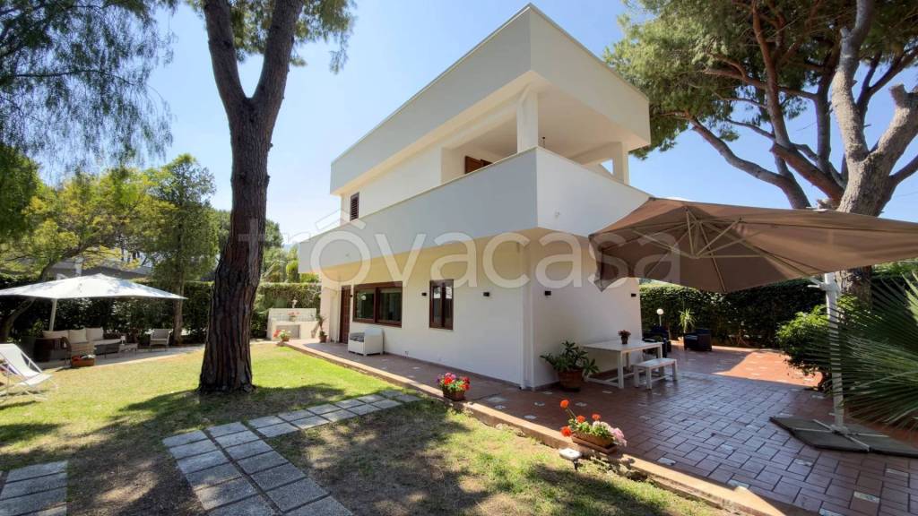 casa indipendente in affitto a Palermo in zona Mondello