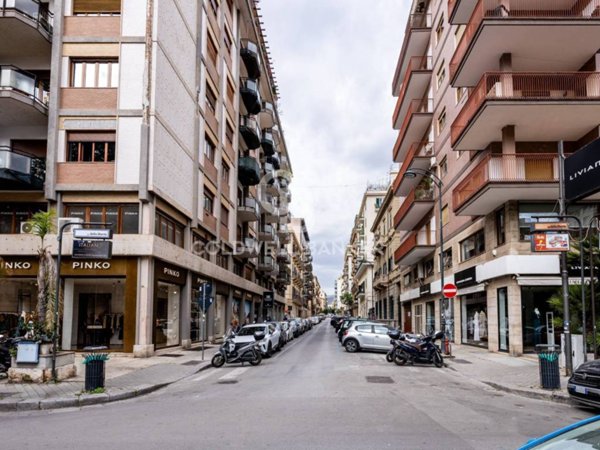 negozio in affitto a Palermo in zona Libertà