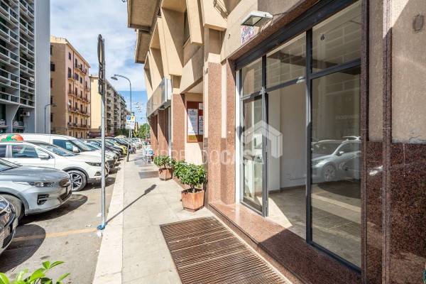 negozio in affitto a Palermo in zona Politeama