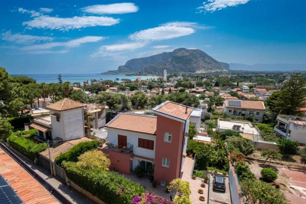 negozio in affitto a Palermo in zona Mondello