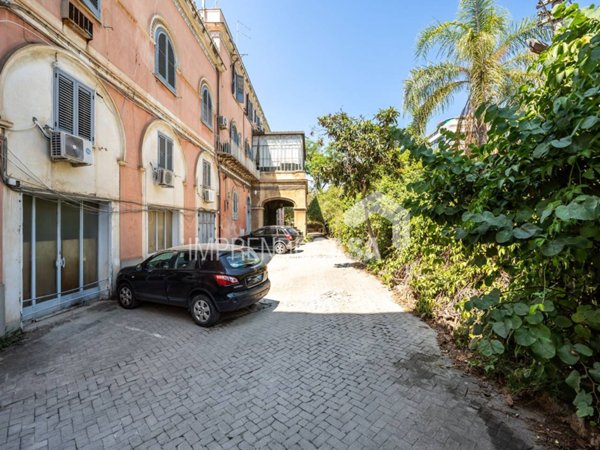 negozio in affitto a Palermo in zona Libertà