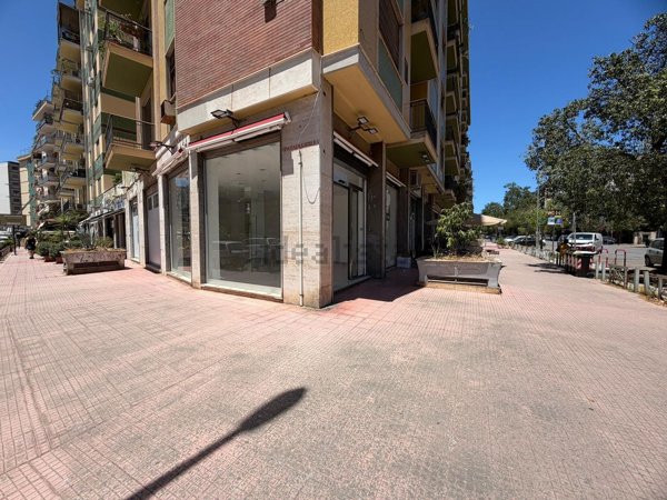 locale commerciale in affitto a Palermo in zona Libertà
