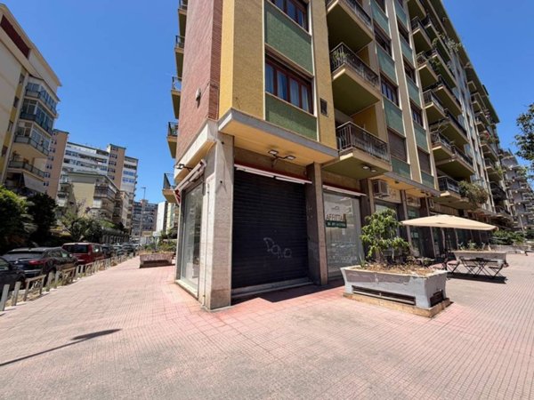 negozio in affitto a Palermo in zona Libertà