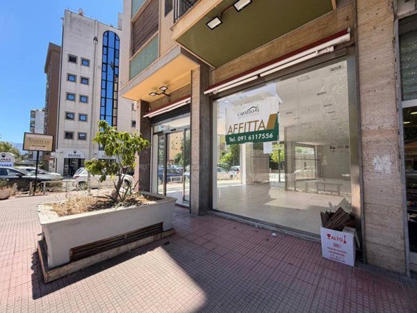 negozio in affitto a Palermo in zona Libertà