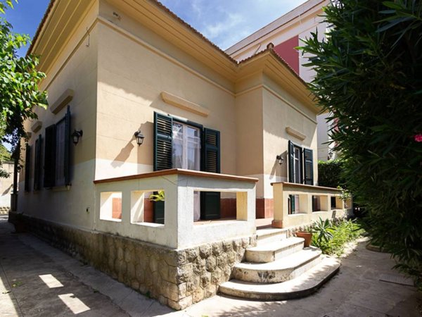 casa indipendente in affitto a Palermo in zona Mondello