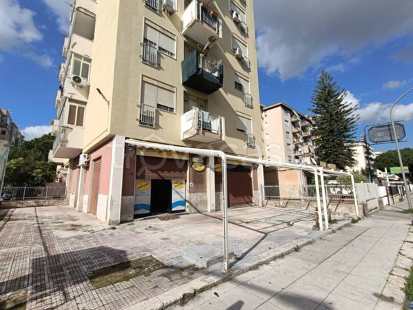 negozio in affitto a Palermo in zona Zisa
