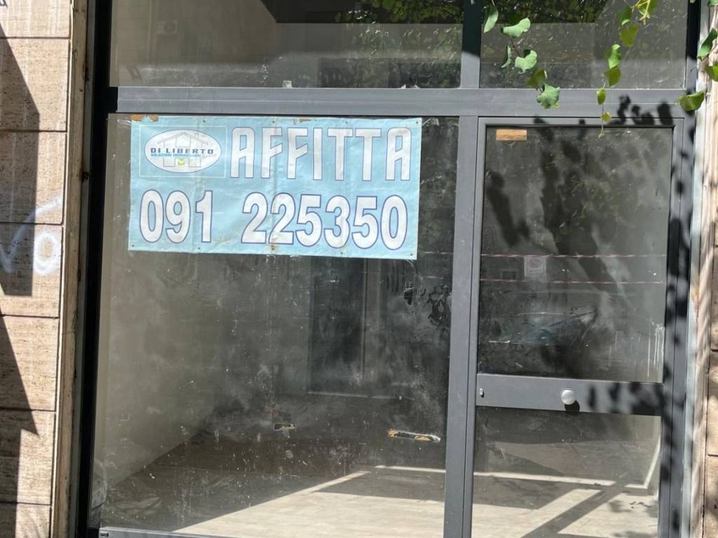 negozio in affitto a Palermo in zona Libertà