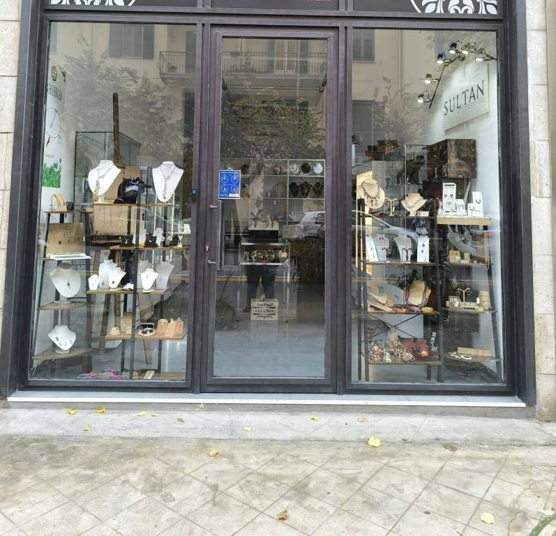 negozio in affitto a Palermo in zona Libertà