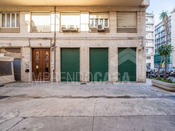 negozio in affitto a Palermo in zona Politeama
