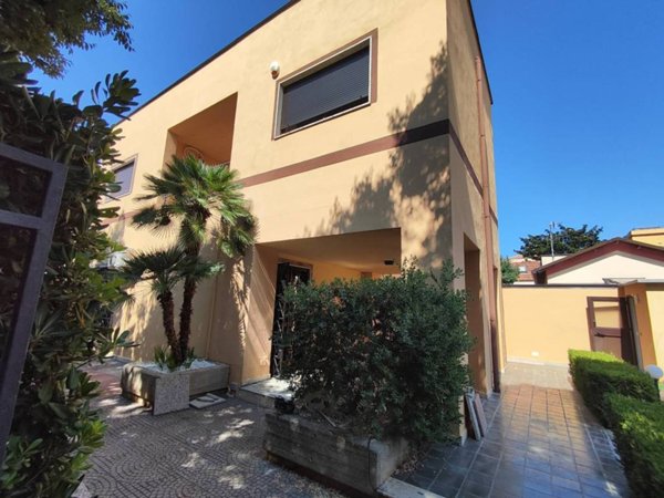 casa indipendente in affitto a Palermo in zona Mondello