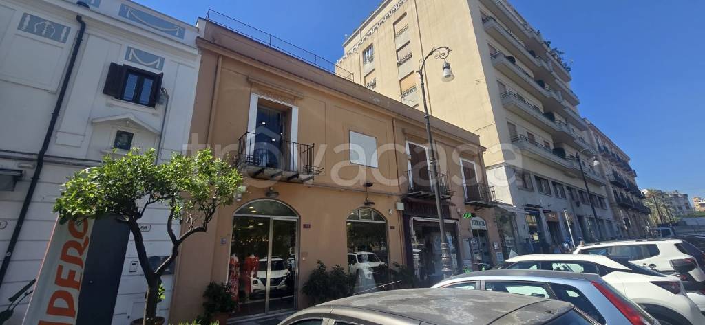 negozio in affitto a Palermo