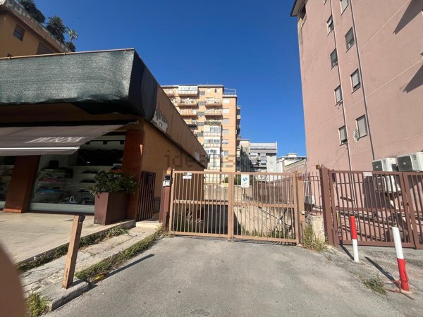 locale di sgombero in affitto a Palermo in zona Malaspina/Palagonia