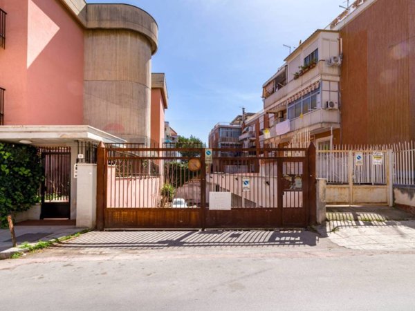 locale commerciale in affitto a Palermo
