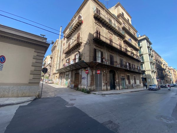 locale di sgombero in affitto a Palermo in zona Politeama