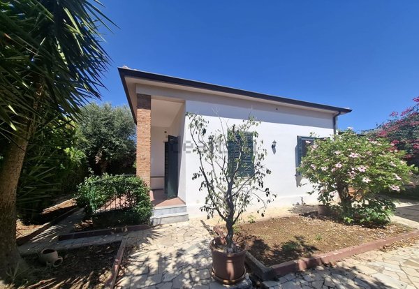 casa indipendente in affitto a Palermo in zona Mondello