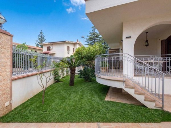 casa indipendente in affitto a Palermo in zona Mondello