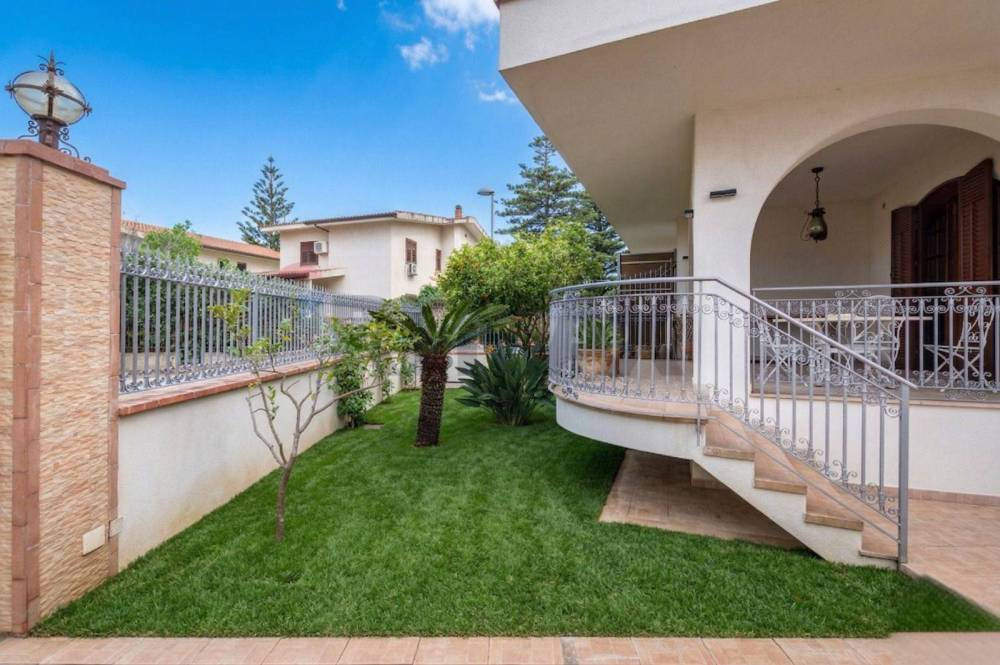 casa indipendente in affitto a Palermo in zona Mondello