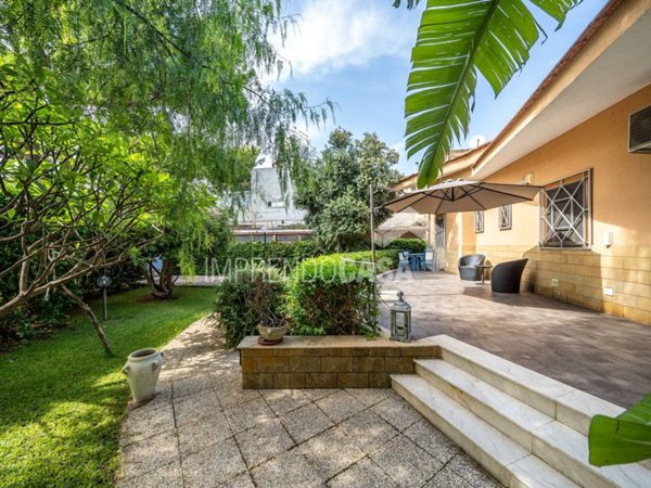casa indipendente in affitto a Palermo in zona Mondello