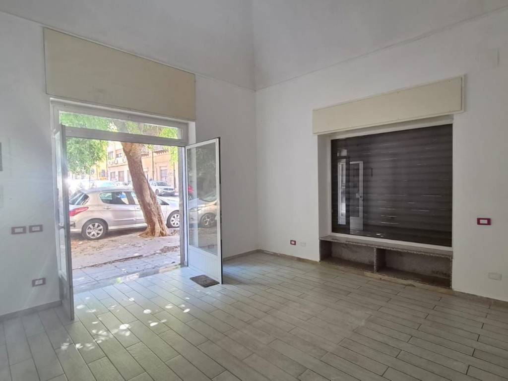 negozio in affitto a Palermo in zona Politeama