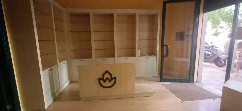 negozio in affitto a Palermo in zona Libertà