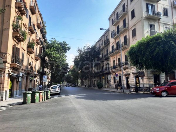 negozio in affitto a Palermo in zona Zisa
