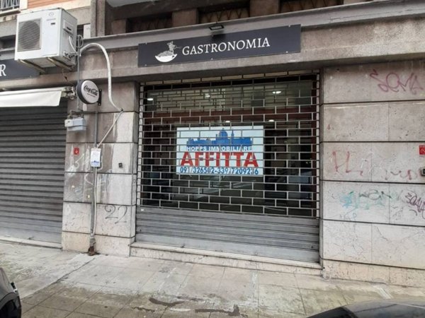negozio in affitto a Palermo in zona Politeama