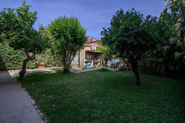casa indipendente in affitto a Palermo in zona Mondello