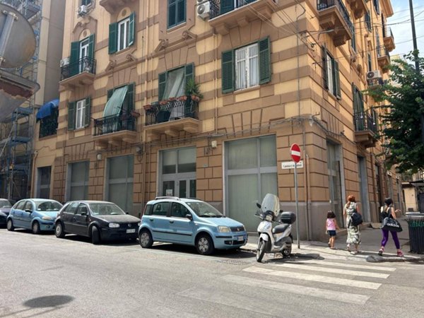 negozio in affitto a Palermo in zona Libertà