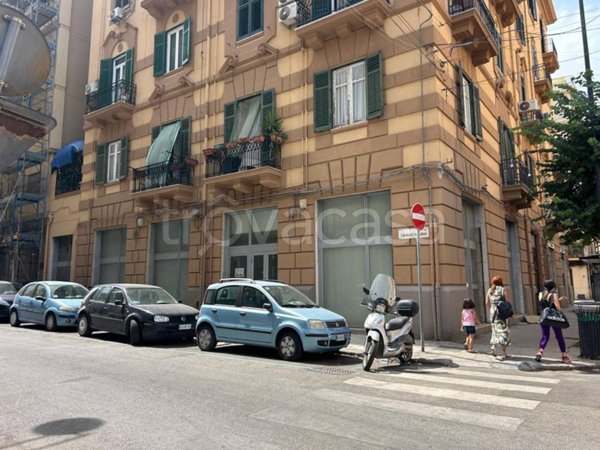 negozio in affitto a Palermo in zona Libertà