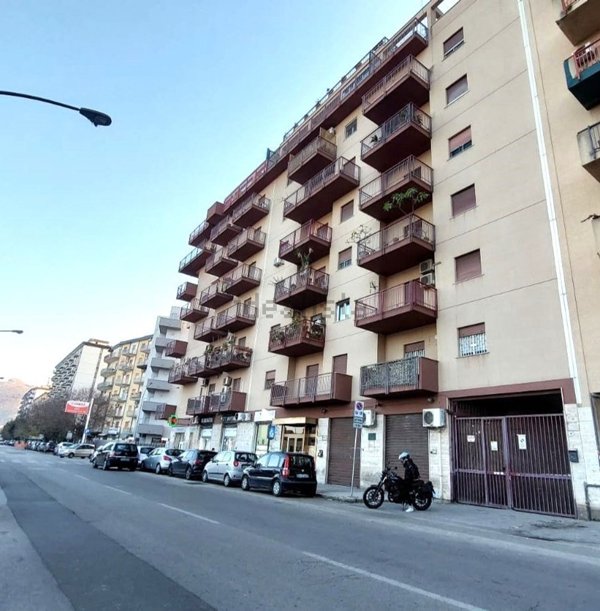 appartamento in affitto a Palermo in zona Montegrappa / Santa Rosalia