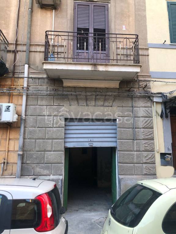 negozio in affitto a Palermo in zona Zisa