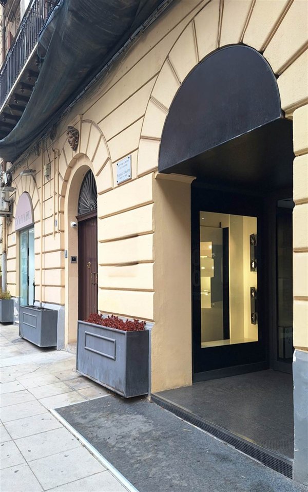 negozio in affitto a Palermo in zona Politeama