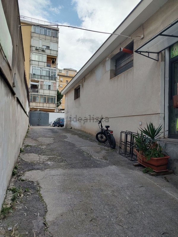 locale commerciale in affitto a Palermo in zona Zisa