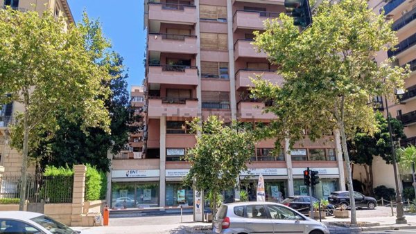 ufficio in affitto a Palermo in zona Libertà