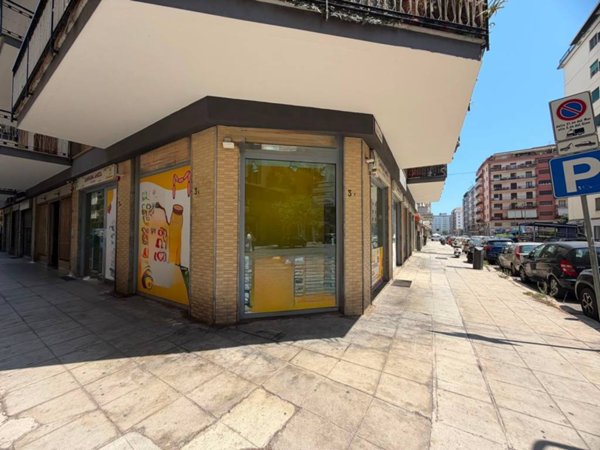 negozio in affitto a Palermo in zona Libertà