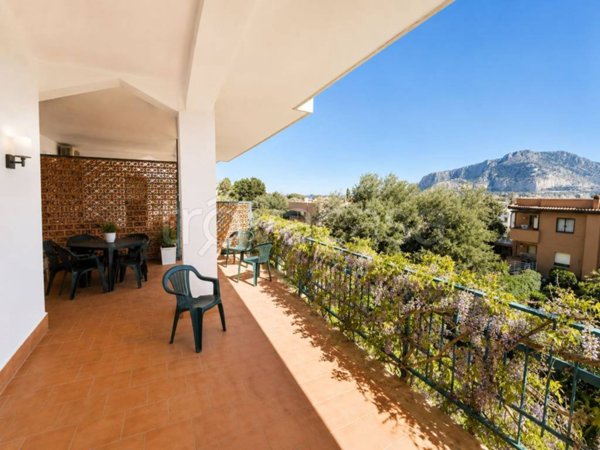 casa indipendente in affitto a Palermo in zona Mondello