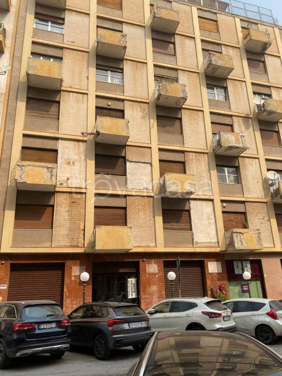 negozio in affitto a Palermo in zona Libertà
