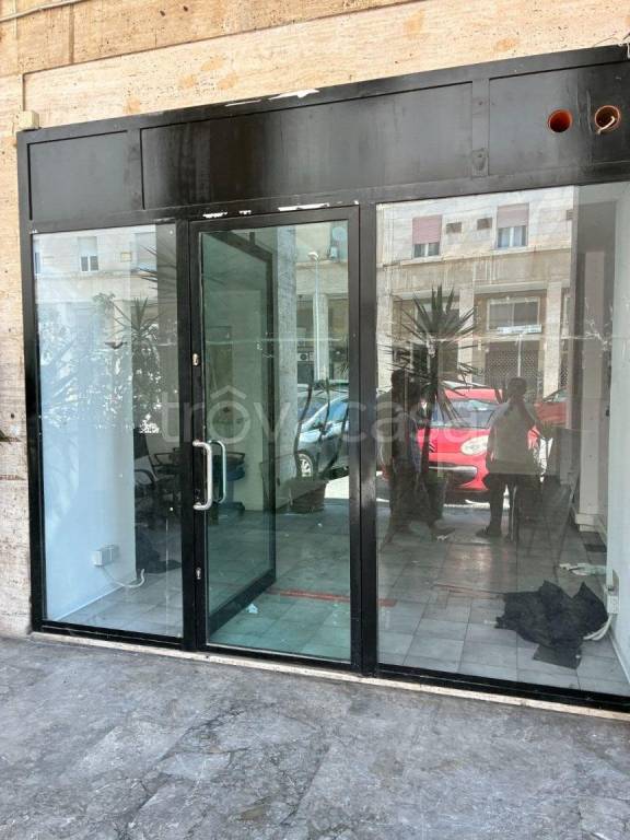 negozio in affitto a Palermo in zona Politeama