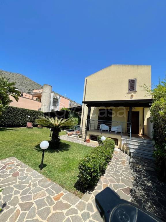casa indipendente in affitto a Palermo in zona Mondello