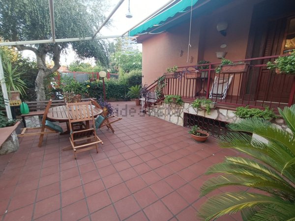 casa indipendente in affitto a Palermo in zona Mondello