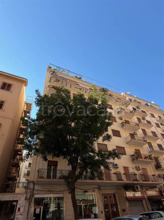 negozio in affitto a Palermo in zona Libertà