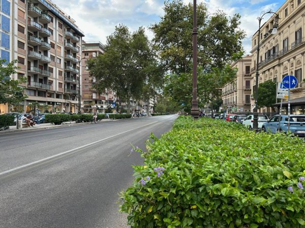 negozio in affitto a Palermo in zona Libertà