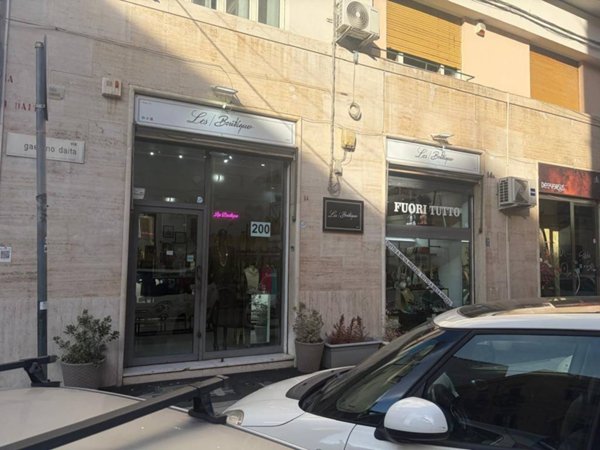 negozio in affitto a Palermo in zona Politeama