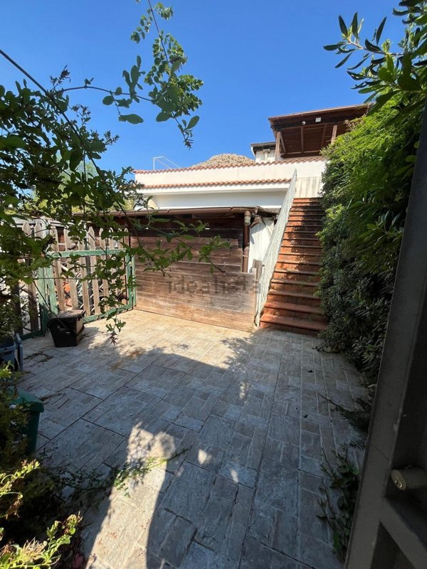 casa indipendente in affitto a Palermo in zona Mondello
