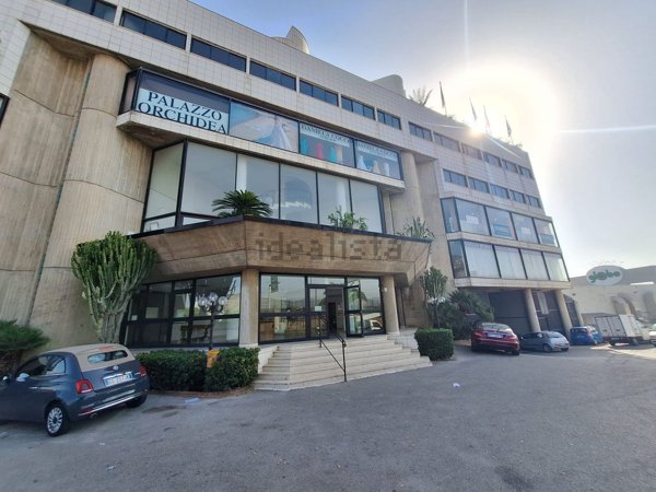 locale commerciale in affitto a Palermo in zona San Lorenzo