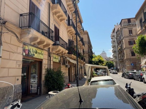 locale commerciale in affitto a Palermo in zona Politeama