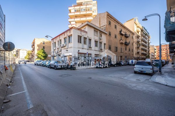 negozio in affitto a Palermo in zona Libertà