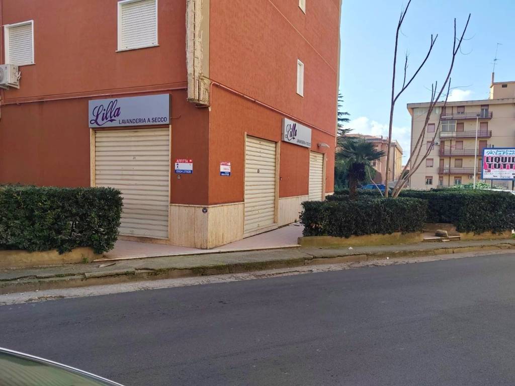 negozio in affitto a Partinico