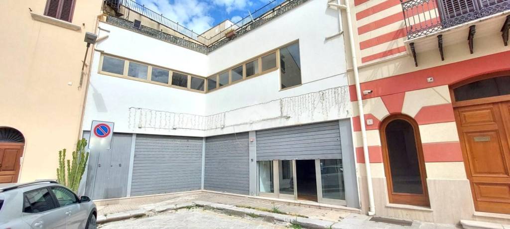negozio in affitto a Partinico